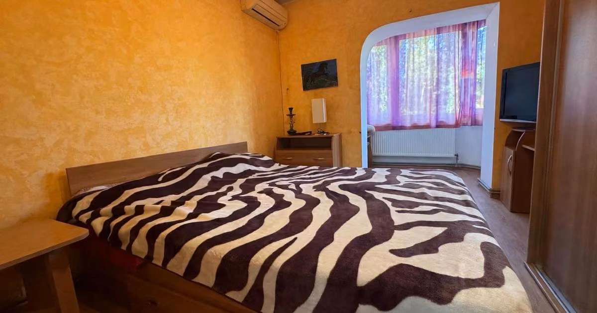 Apartament de vânzare cu 3 camere în zona Capitol, Constanța