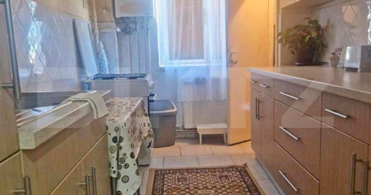 Apartament de vânzare cu 3 camere, mobilat în Câmpia Turzii