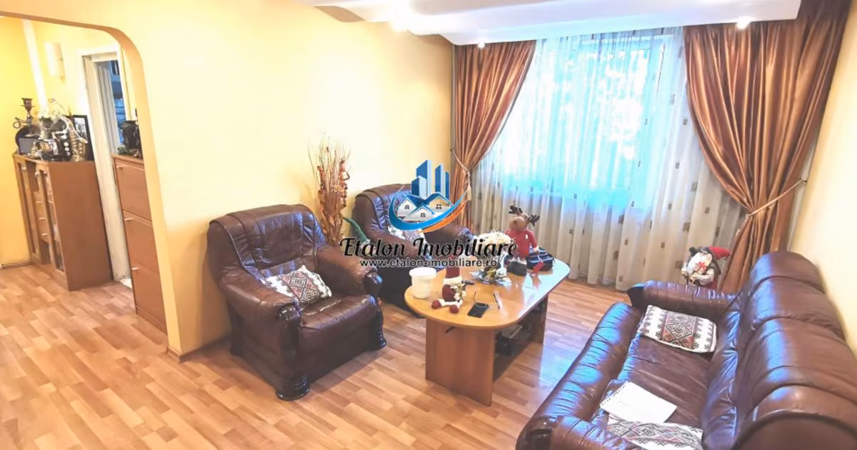 Apartament de vânzare cu 3 camere în zona Calea Romanului, Piatra-Neamț