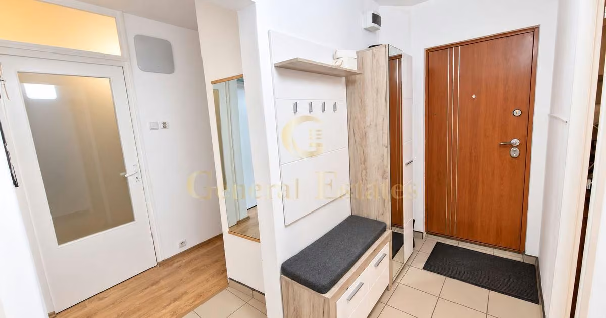 Apartament de vânzare cu 4 camere în Feldioara