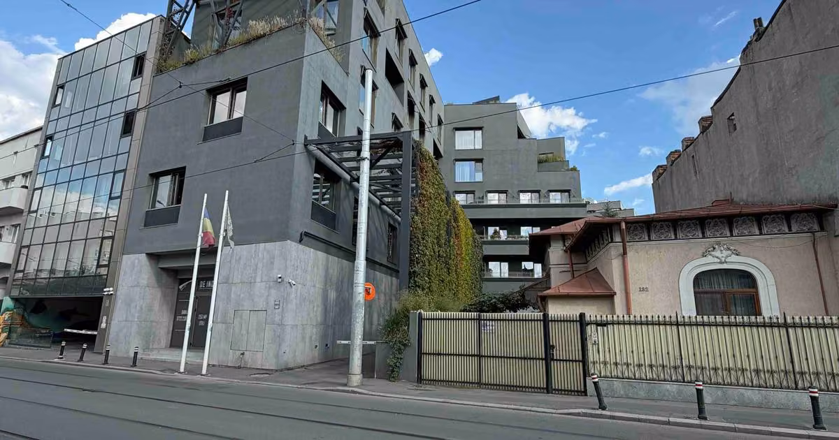 Apartament de vânzare cu 3 camere în zona Ștefan cel Mare, Sector 2