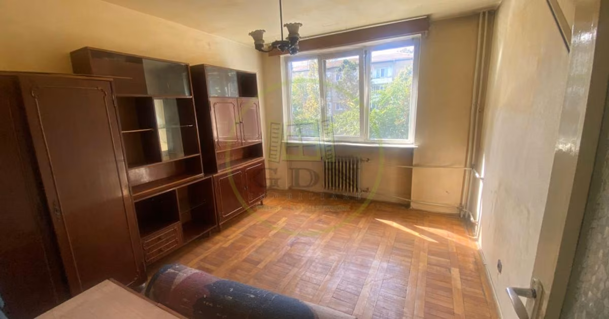 Apartament de vânzare cu 3 camere, mobilat în zona Rogerius, Oradea
