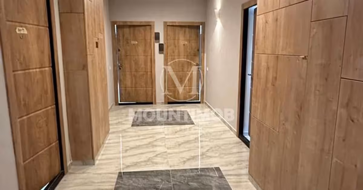Apartament de vânzare cu 3 camere în zona Tractorul, Brașov