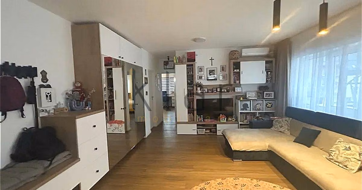 Apartament de vânzare cu 3 camere, mobilat în Florești