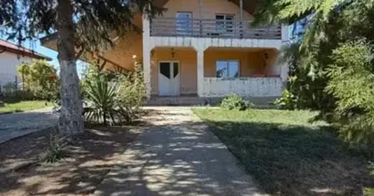 Casă Crevedia