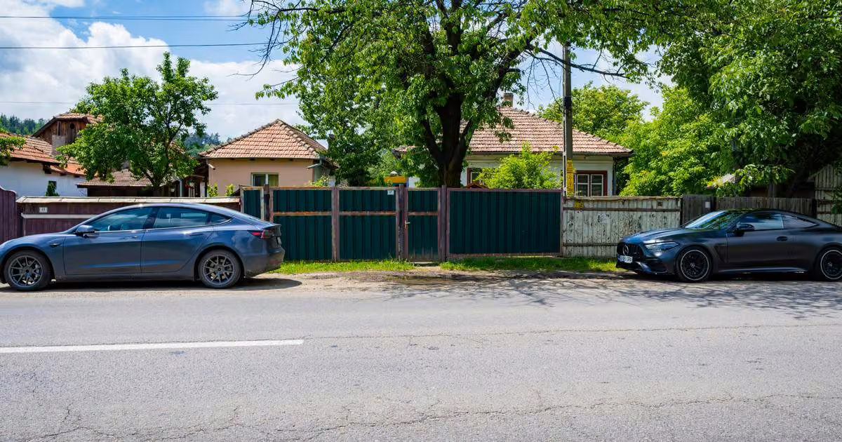 Casă de vânzare cu 3 camere în Dărmănești