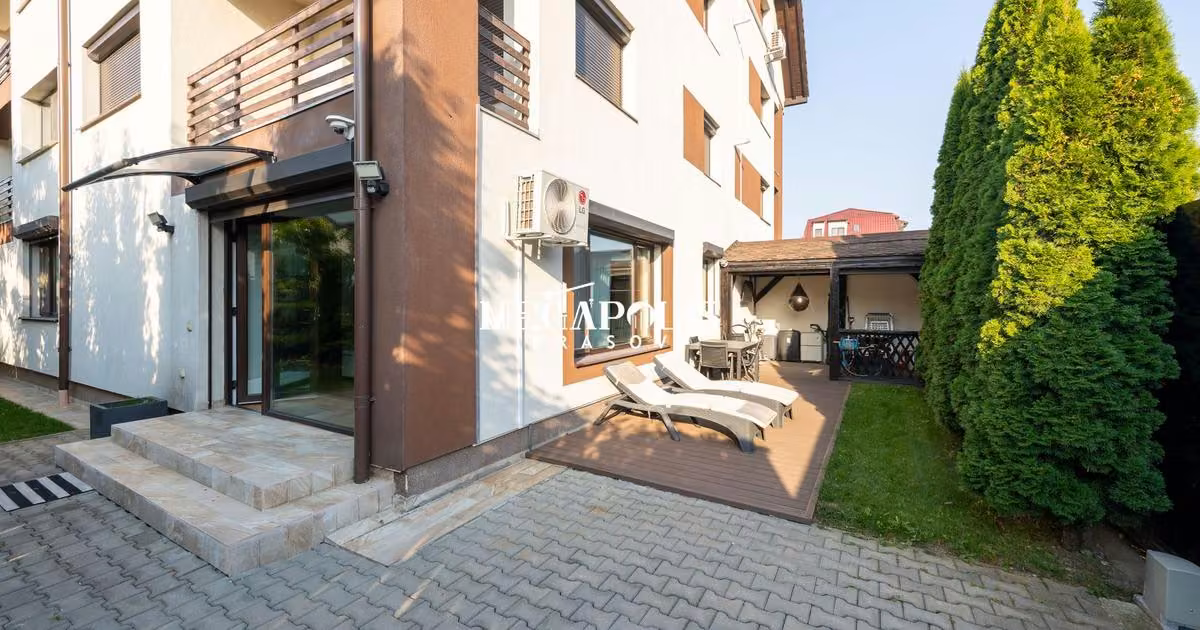 Apartament de vânzare cu 3 camere în zona Tractorul, Brașov