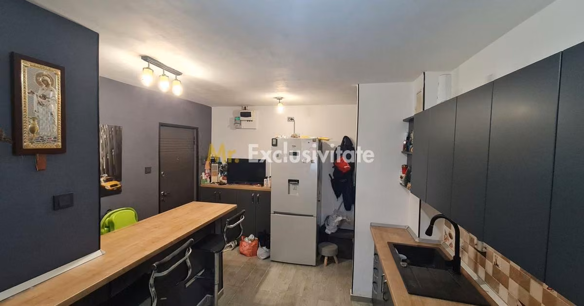 Apartament de vânzare cu 2 camere, mobilat în zona Rovine, Craiova