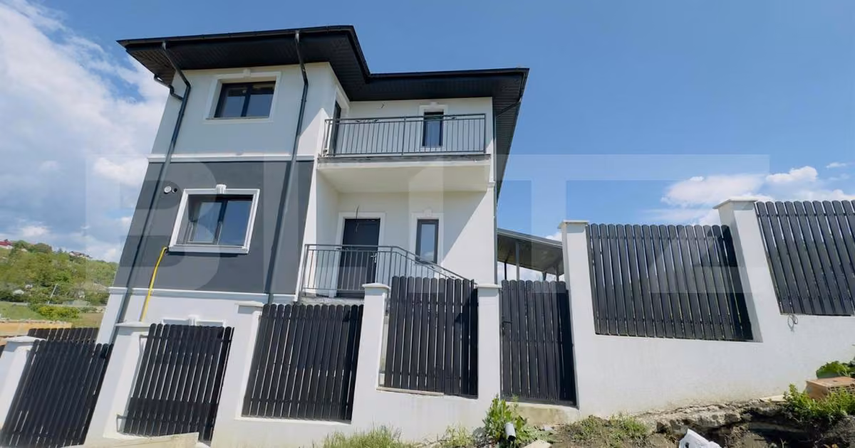 Casă individuală de vânzare cu 4 camere în Rediu