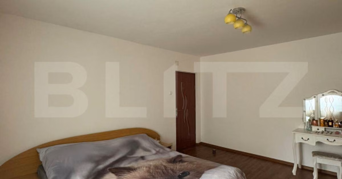 Apartament de vânzare cu 3 camere, mobilat în Câmpia Turzii