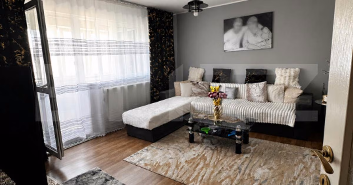 Apartament de vânzare cu 4 camere, mobilat în Câmpia Turzii