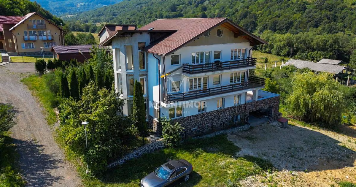 Casă de vânzare cu 13 camere, mobilată în zona Exterior Vest, Brașov