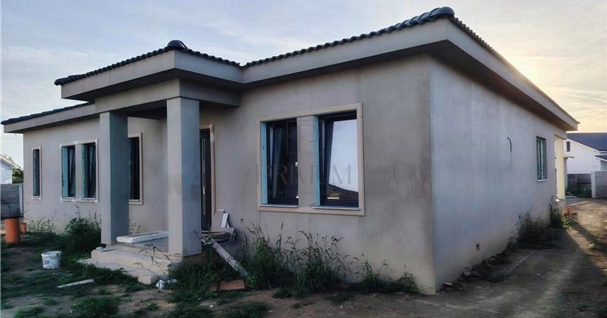 Casă individuală de vânzare cu 4 camere în Moșnița Nouă