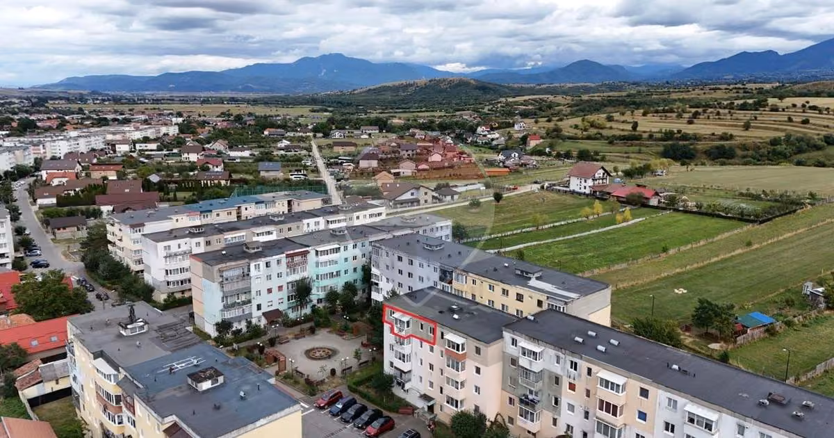 Apartament de vânzare cu 3 camere în Zărnești