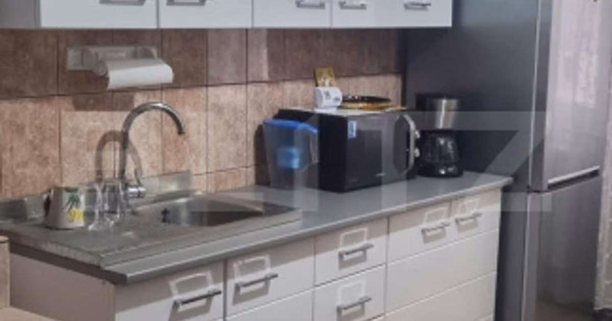 Apartament de vânzare cu 3 camere, mobilat în Câmpia Turzii