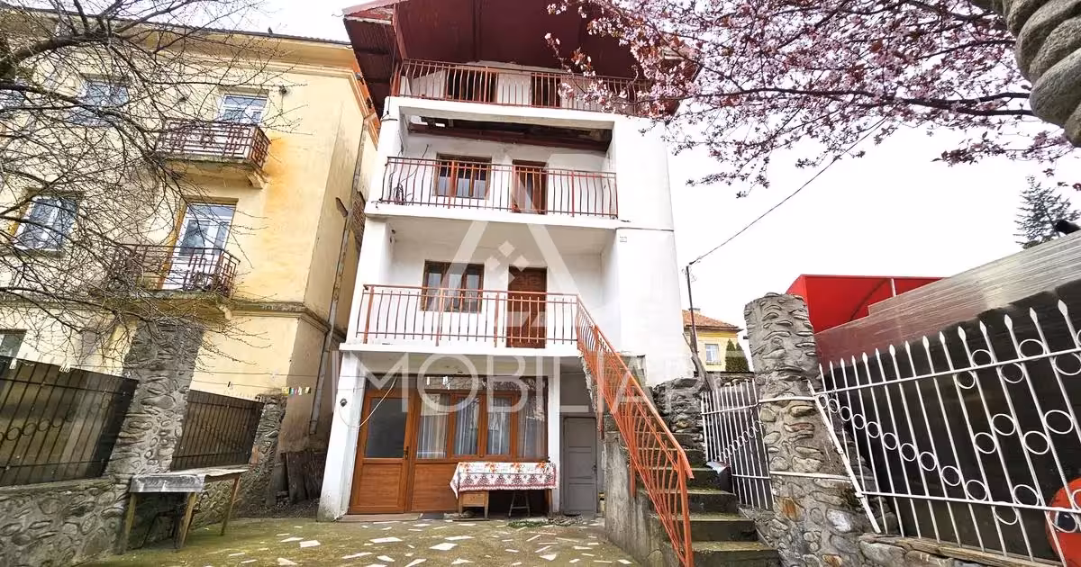 Casă individuală de vânzare cu 11 camere în Bumbești-Jiu