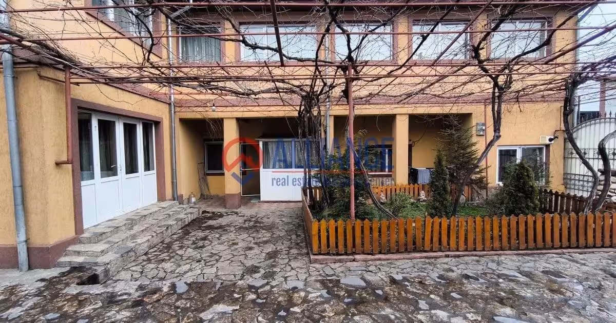 Casă de vânzare cu 10 camere în zona CET, Constanța