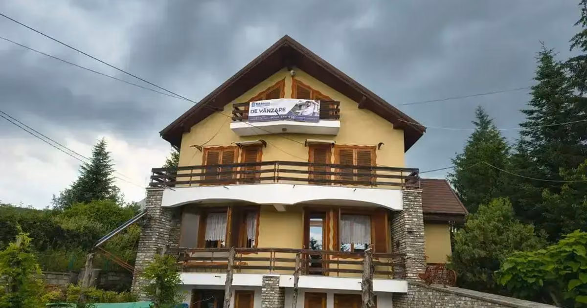 Casă individuală de vânzare cu 7 camere, mobilată în Breaza de Sus