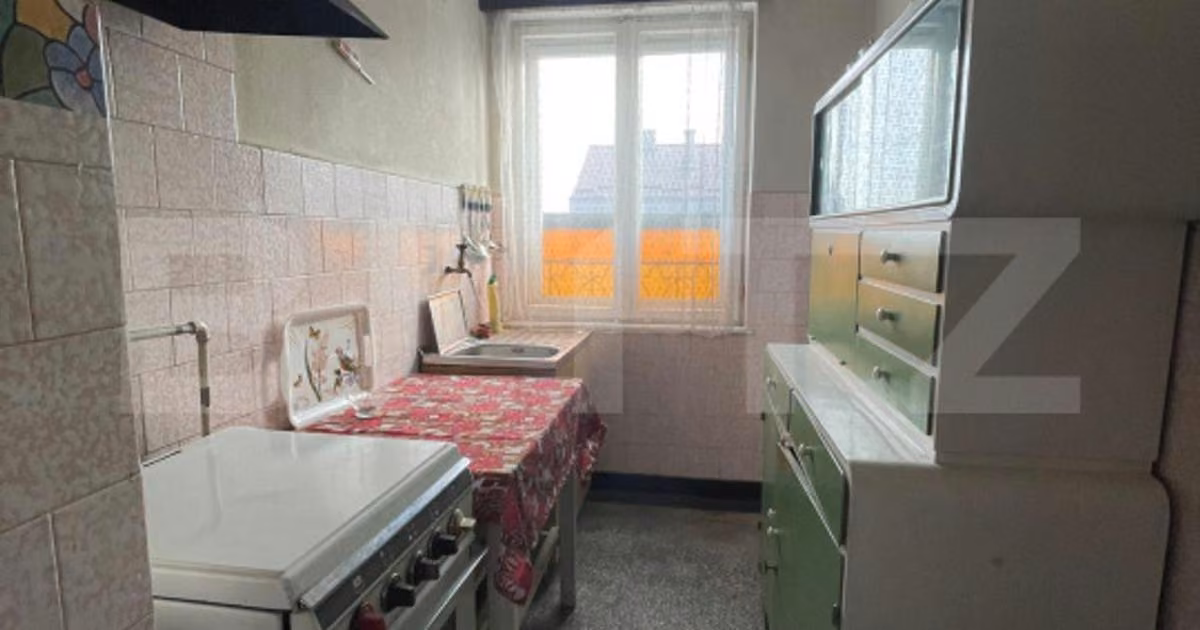 Apartament de vânzare cu 2 camere, mobilat în Câmpia Turzii