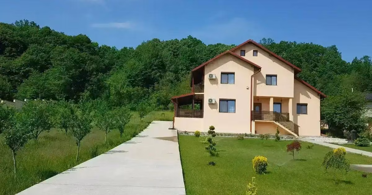 Casă de vânzare cu 6 camere, mobilată în zona Central, Târgoviște