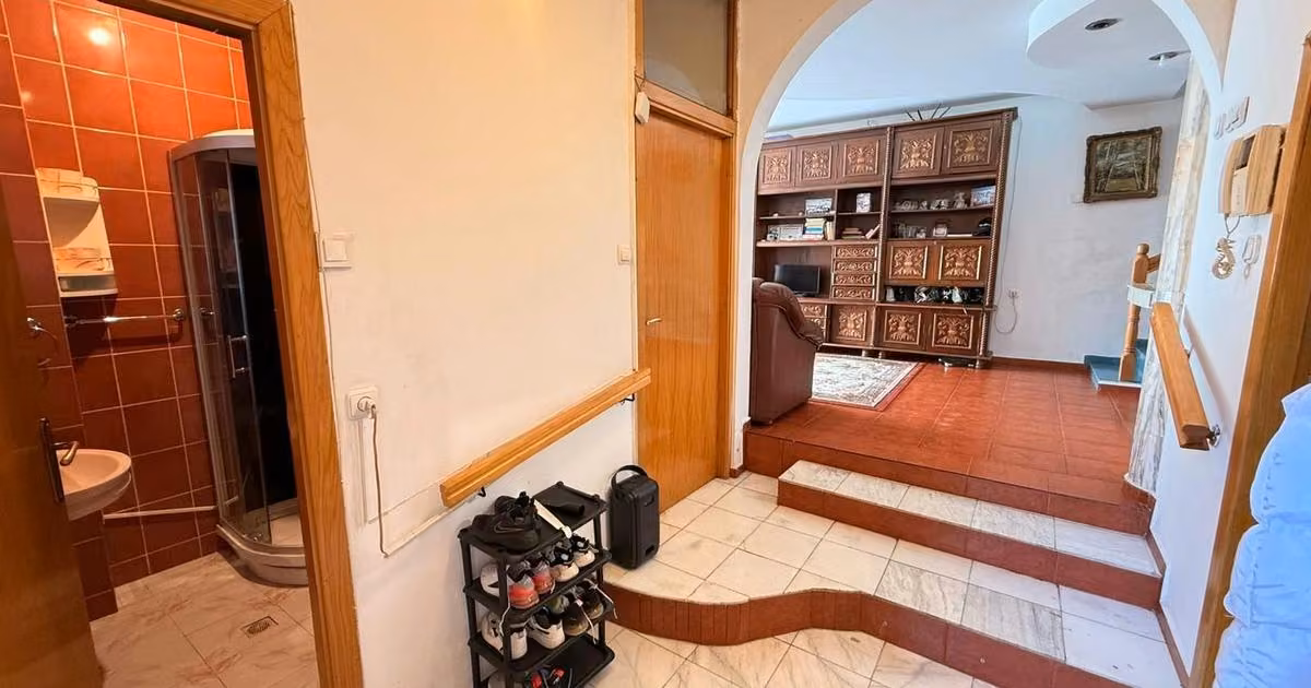 Casă individuală de vânzare cu 6 camere în zona 1 Mai, Sector 1