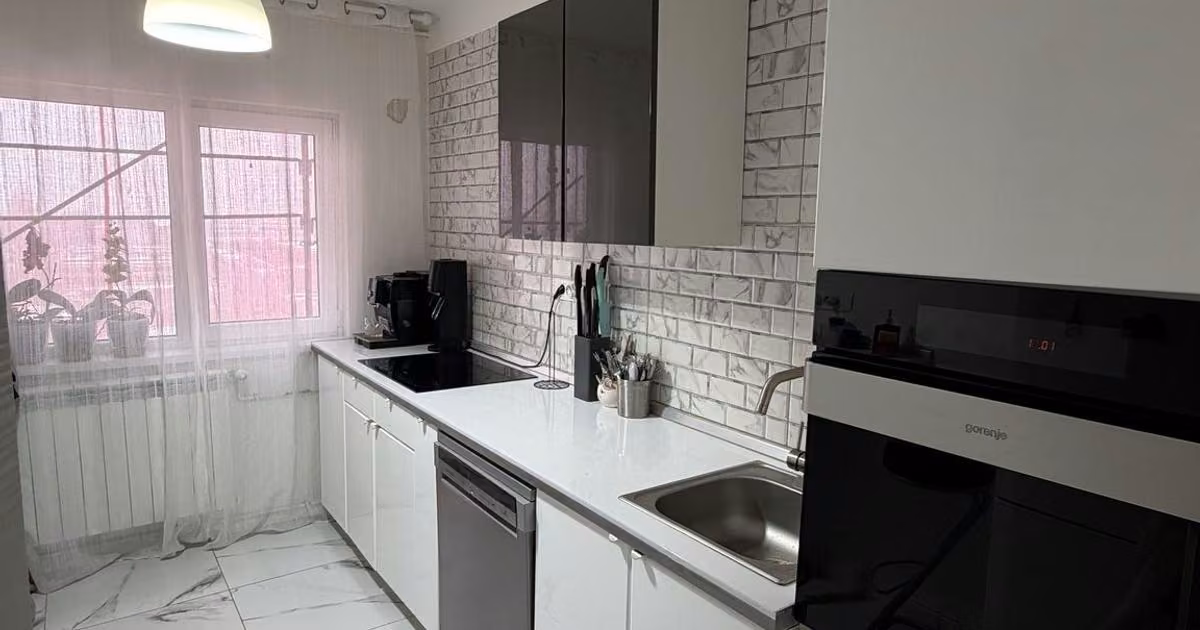 Apartament de vânzare cu 3 camere în zona Titan, Sector 3