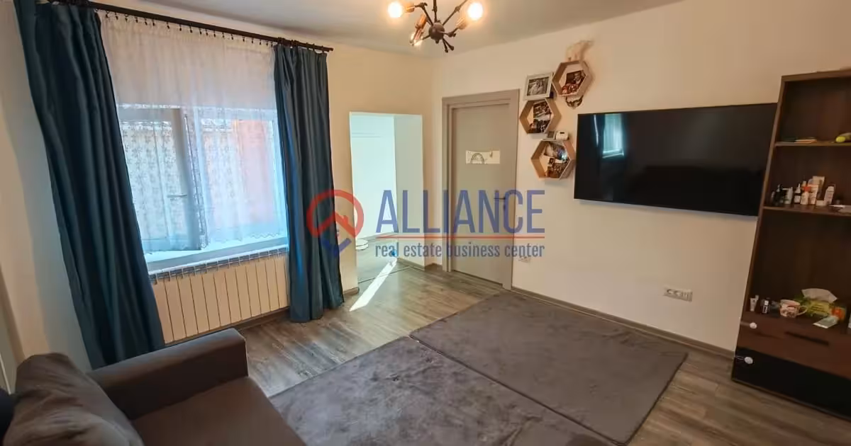 Casă de vânzare cu 6 camere în Ovidiu