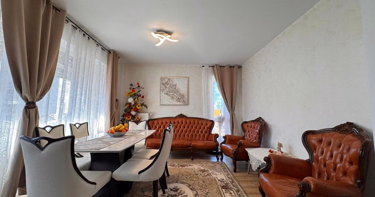 Apartament de vânzare cu 3 camere, mobilat în zona Tractorul, Brașov