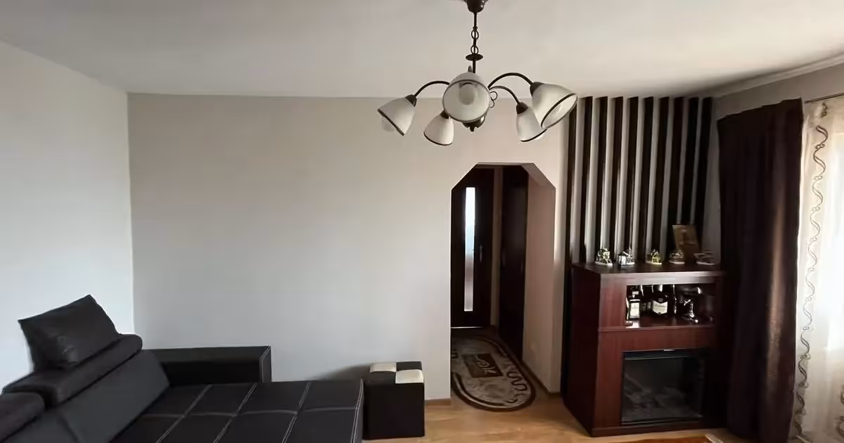 Apartament de vânzare cu 3 camere, mobilat în zona Central, Vaslui