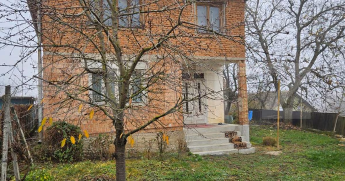 Casă individuală de vânzare cu 4 camere, mobilată în Luna