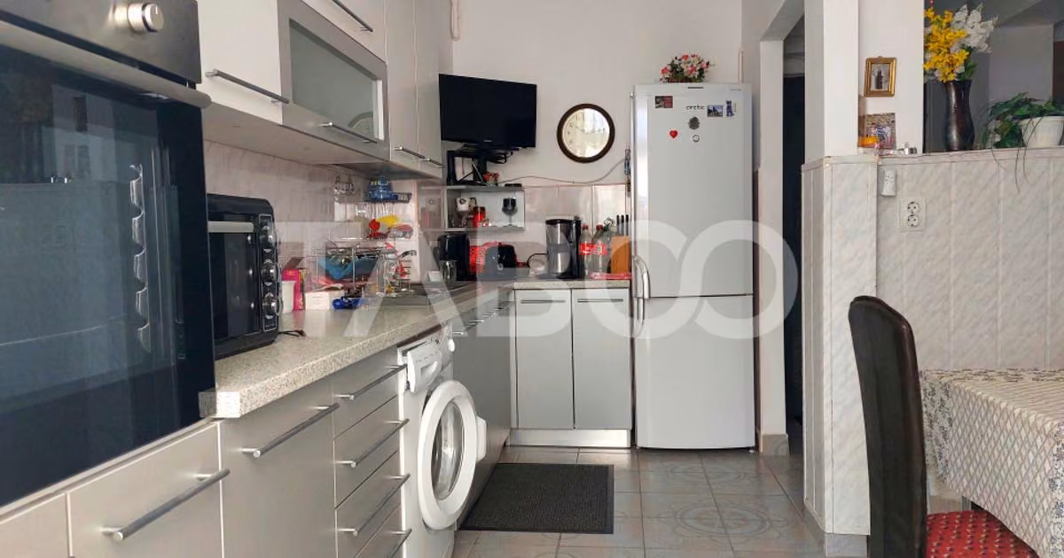 Apartament de vânzare cu 3 camere, mobilat în Cisnădie
