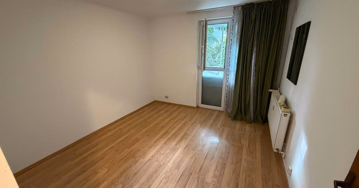 Apartament de vânzare cu 3 camere în zona Titan, Sector 3
