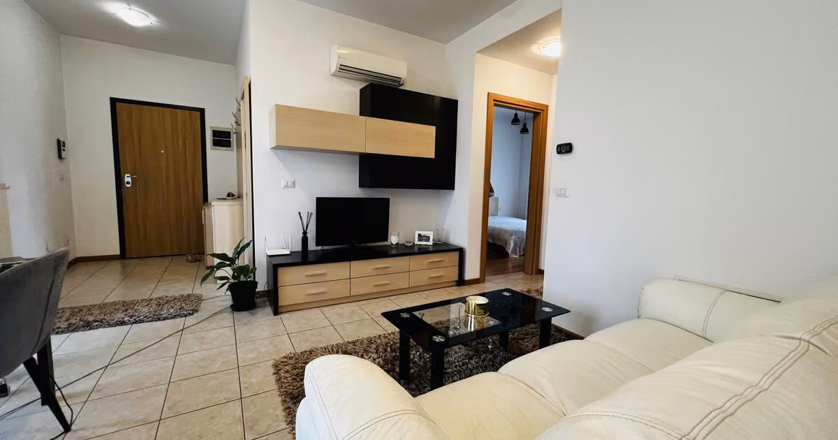 Apartament de vânzare cu 3 camere, mobilat în Dumbrăvița