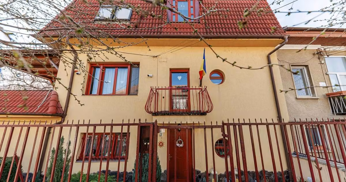 Casă individuală de vânzare cu 8 camere, mobilată în zona Complex Studențesc, Timișoara
