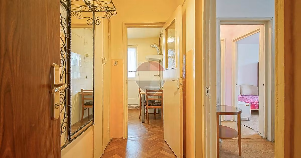Apartament de vânzare cu 2 camere în zona Florilor, Brașov