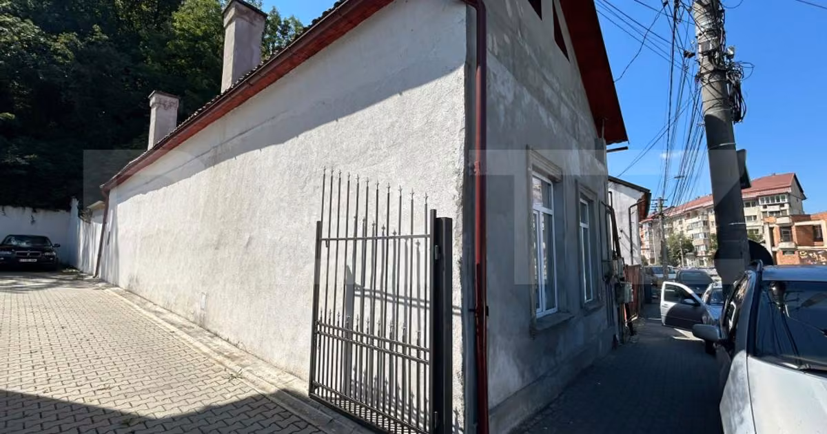 Casă individuală de vânzare cu 3 camere în Dej