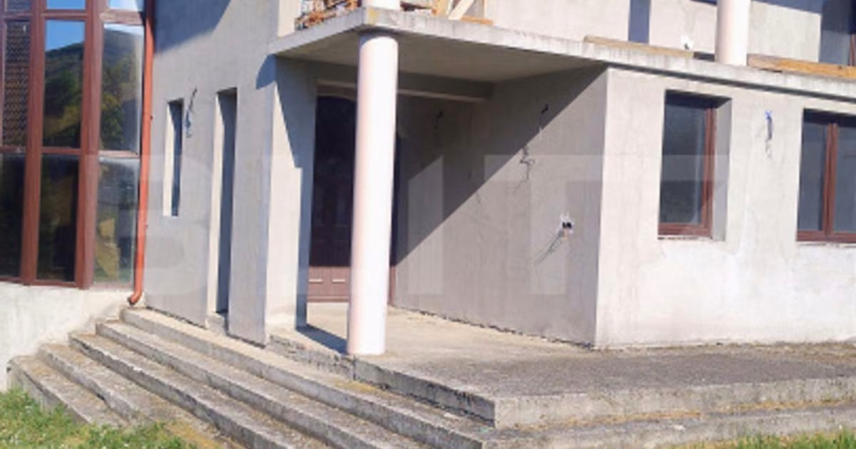 Casă individuală de vânzare cu 5 camere în Urișor