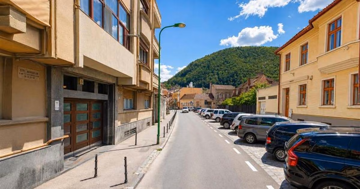 Apartament de vânzare cu 2 camere, mobilat în zona Central, Brașov
