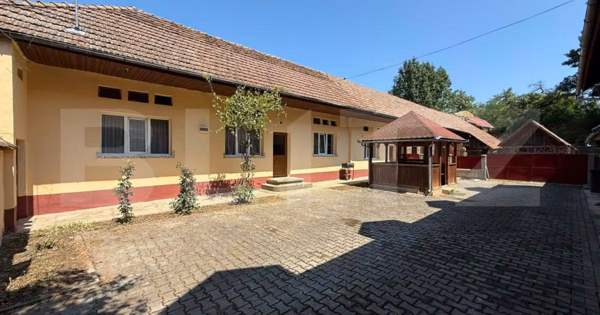 Casă individuală de vânzare cu 10 camere, mobilată în Gura Văii