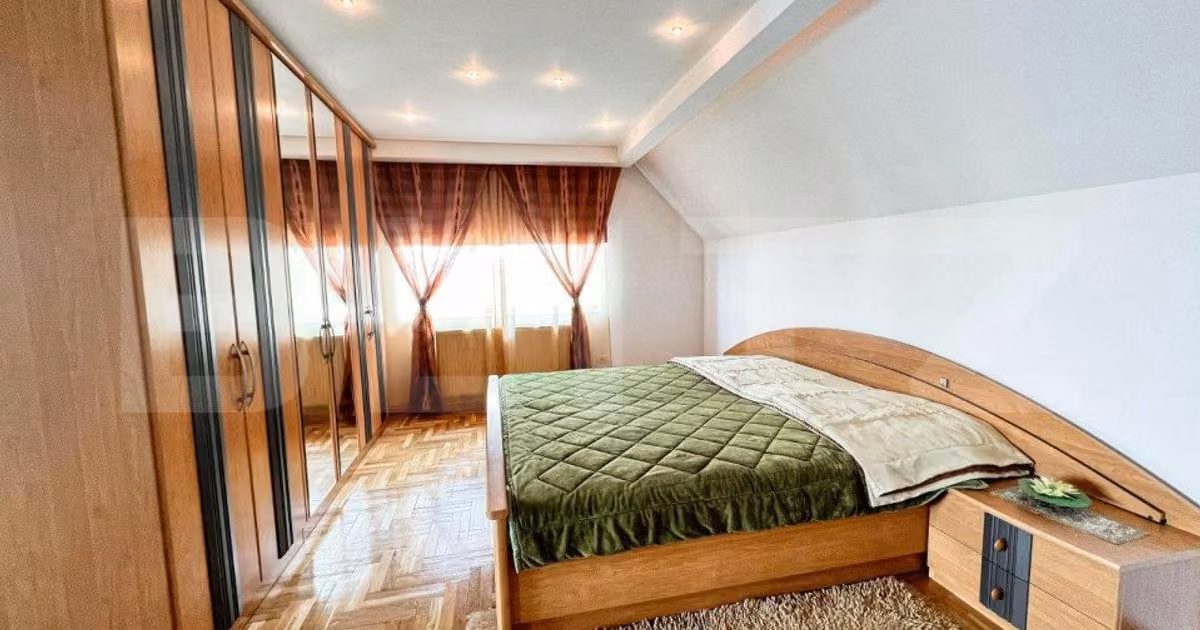 Casă individuală de vânzare cu 8 camere, mobilată în Codlea