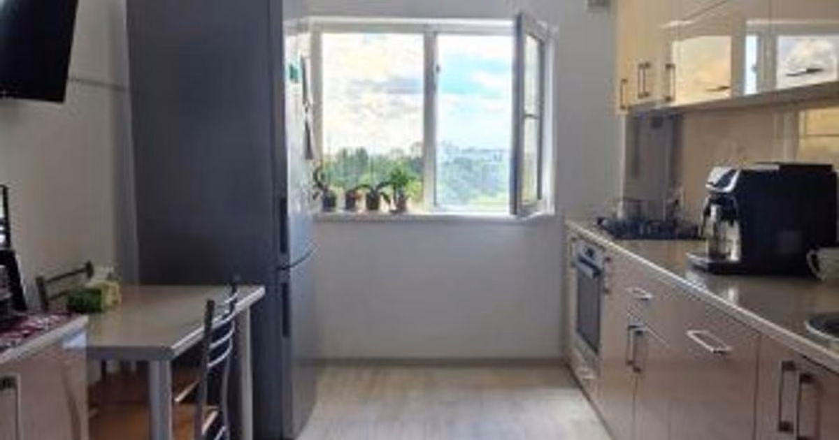 Apartament de vânzare cu 4 camere în zona Brâncoveanu, Sector 4