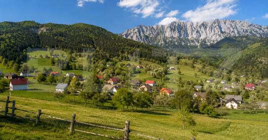 Casă Peștera