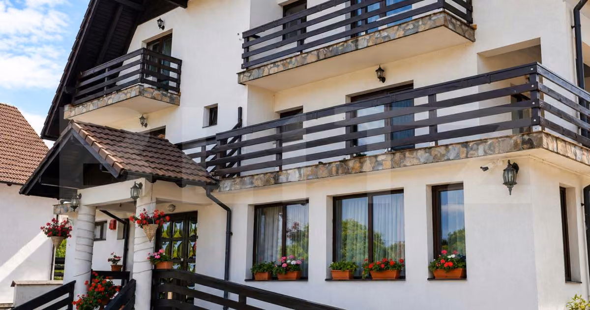 Casă individuală de vânzare cu 10 camere, mobilată în Bran