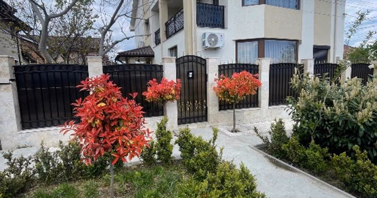 Casă individuală de vânzare cu 7 camere în Ovidiu