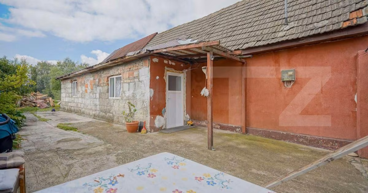 Casă individuală de vânzare cu 3 camere, mobilată în Sânpetru