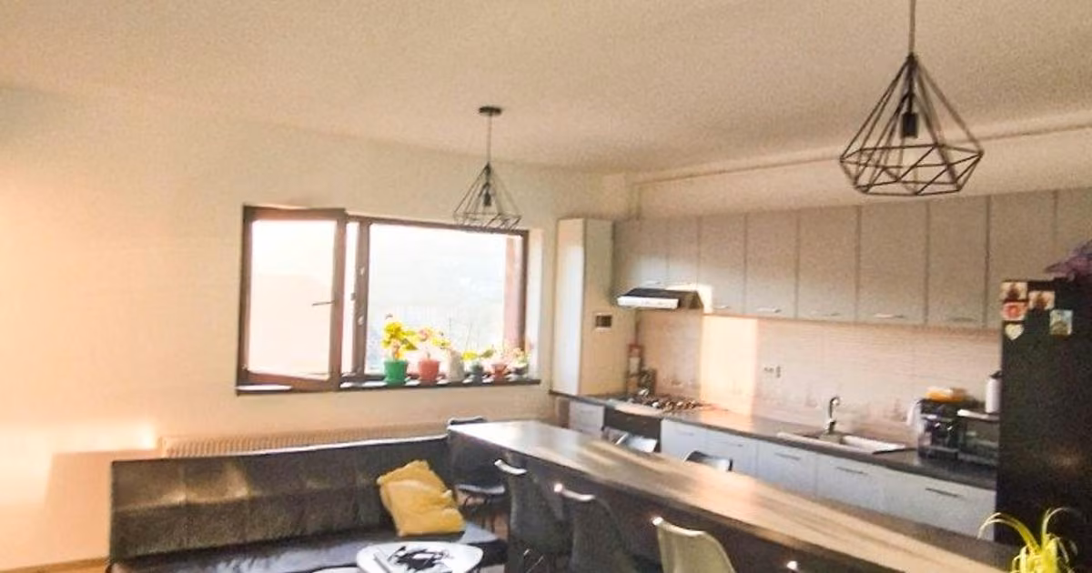 Apartament de vânzare cu 4 camere, mobilat în Florești