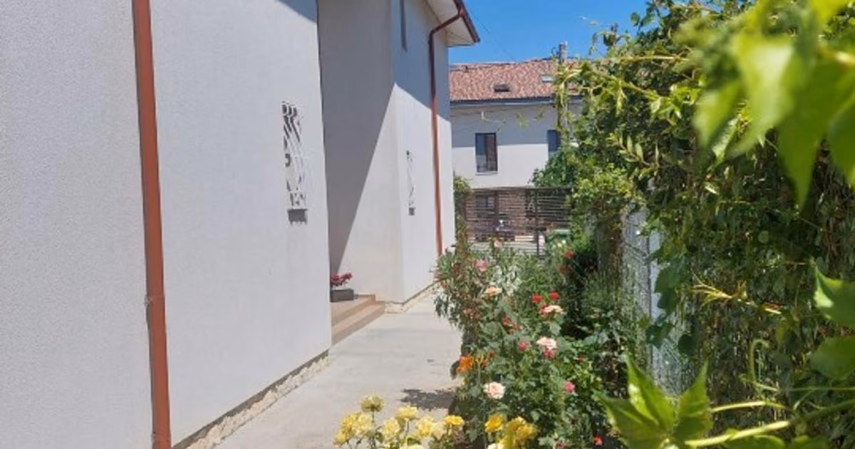 Casă individuală de vânzare cu 21 camere, mobilată în Vama Veche