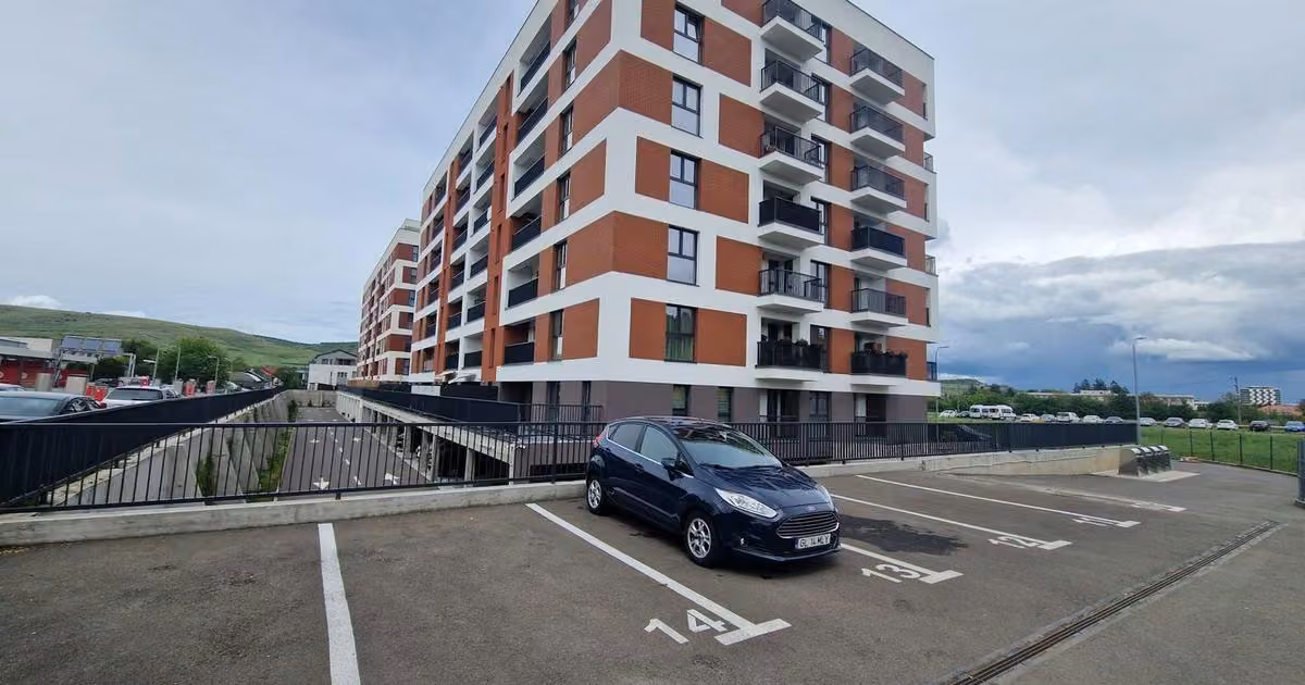 Apartament de vânzare cu 4 camere în Florești