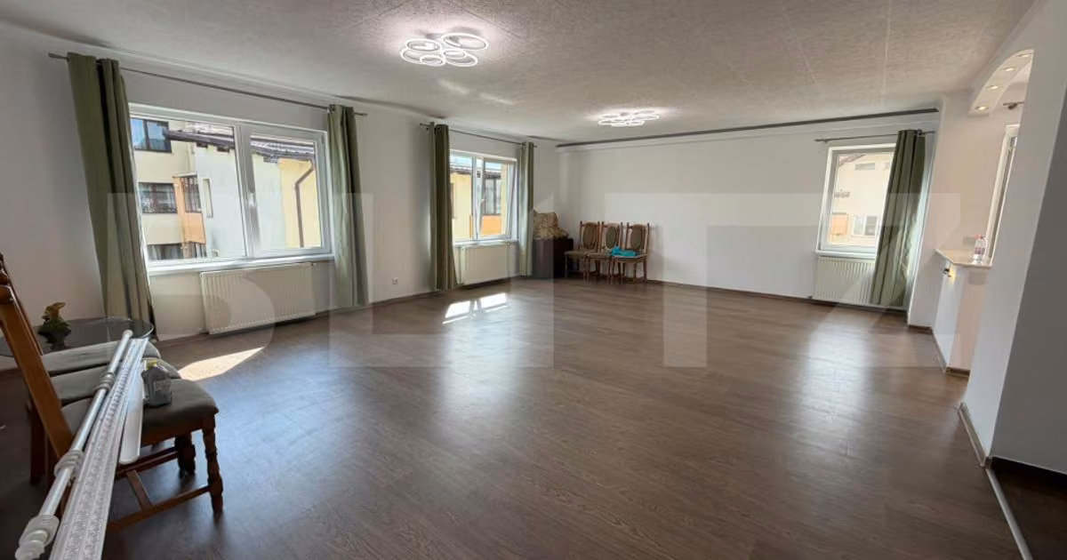 Apartament de vânzare cu 4 camere în Florești