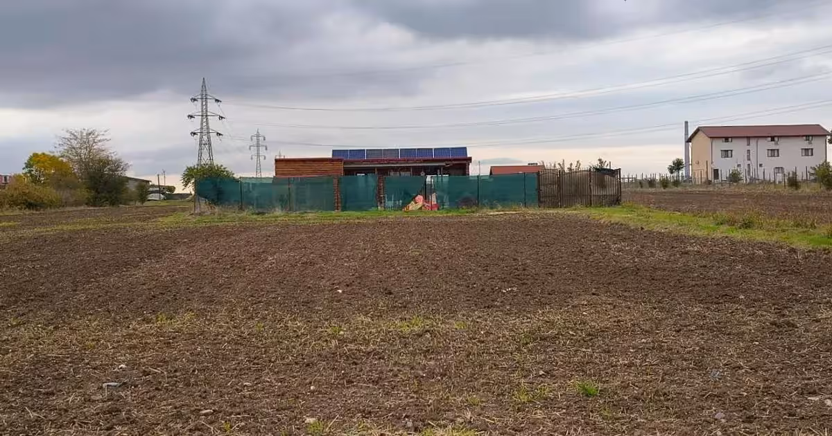 Casă individuală de vânzare cu 3 camere, mobilată în Lazu